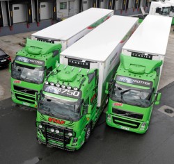 Le transporteur STAF se fait livrer des tracteurs Volvo équipés du système Dynafleet : un FH16 750 et deux FH 540 !