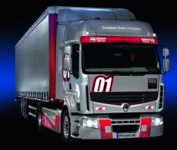 Renault Trucks propose un Premium Route série spéciale : le Premium Truck Racing 2013 