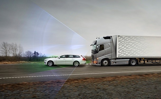 Des systèmes de sécurité intelligents Volvo Trucks contre les accidents 