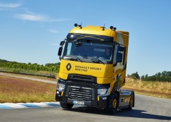 Le T High Renault Sport Racing : une édition limitée à 99 exemplaires 
