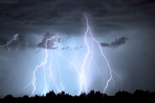 Conduite&nbsp;: que faire en cas d'orage&nbsp;? 