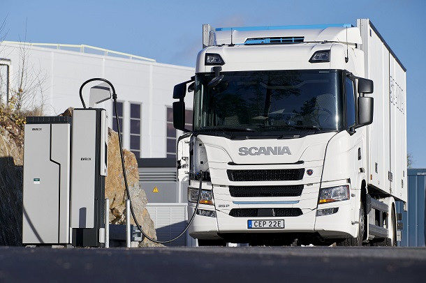 Camions électriques : Scania passe à la vitesse supérieure