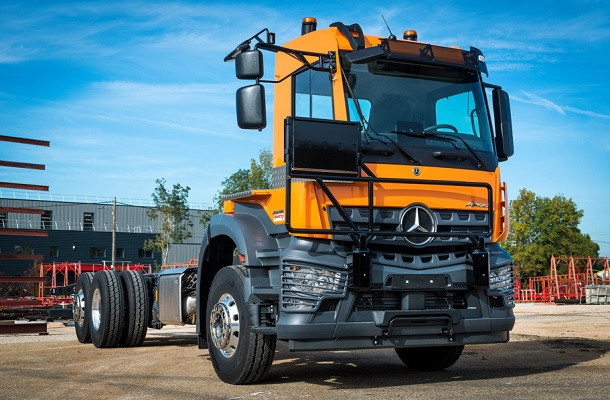 Un Arocs converti en porte-fer
