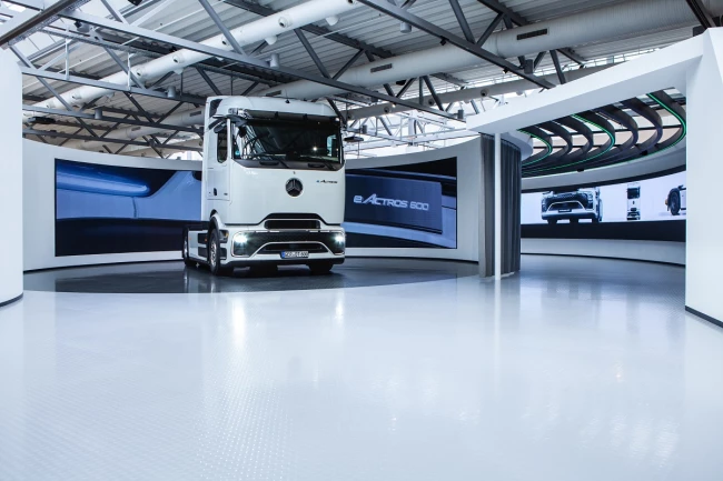 Mercedes-Benz présente l'eActros 600 Experience World