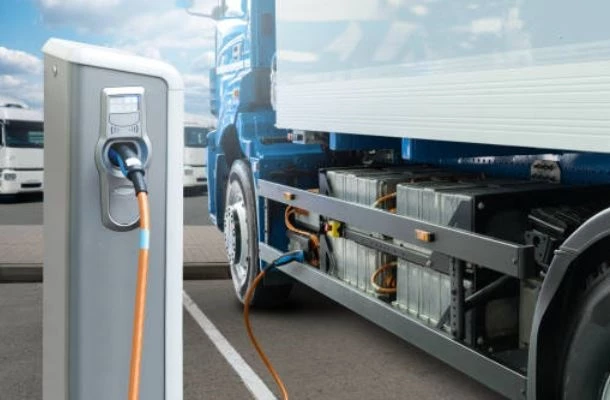 Publication CNR&nbsp;: faut-il investir dans les poids lourds électriques en 2024&nbsp;?