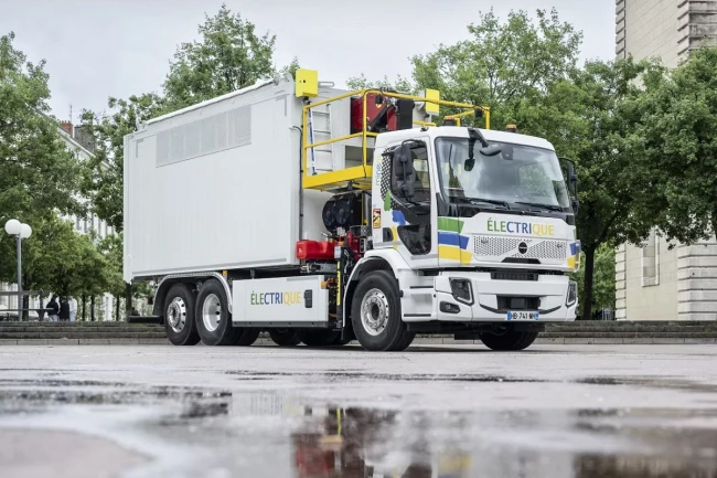 Collecte du verre&nbsp;: des camions 100&nbsp;% électriques pour Mineris