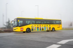 LEGO organise le transport de ses équipes avec des autobus Crossway
